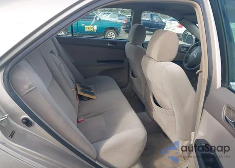 2005 Toyota Camry Le z USA, uszkodzony, nr VIN 4T1BE32K35U097037